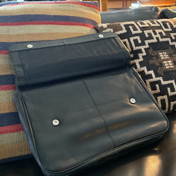 Kenneth Cole REACTION Black Leather Briefcase - Picture 3 of 15